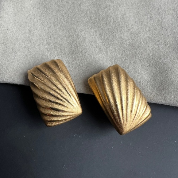 Vendome Gold Shell Clip-On Earrings - Picture 3 of 6